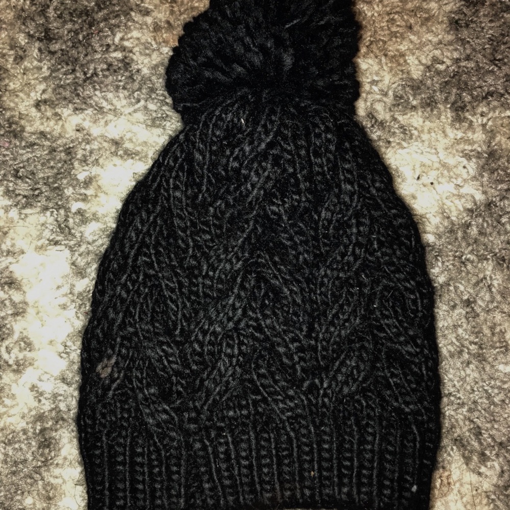 Express beanie in black with Pom